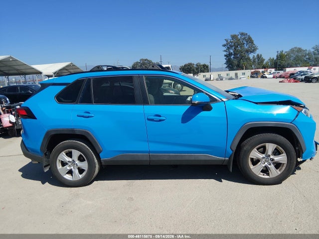 2020 TOYOTA RAV4 XLE 12