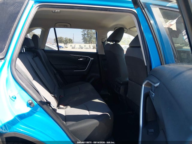 2020 TOYOTA RAV4 XLE 8