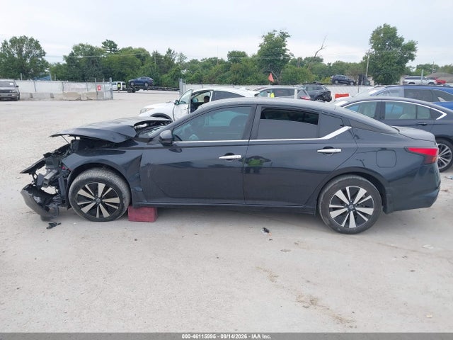 2021 NISSAN ALTIMA SV FWD 13
