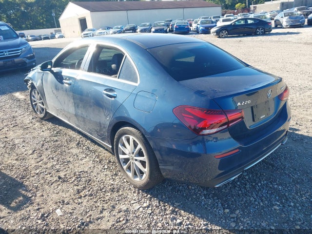 2019 MERCEDES-BENZ A 220 4MATIC 3