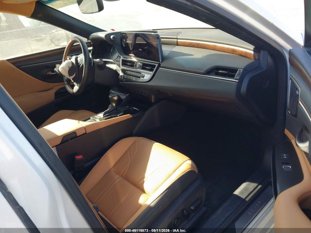 2025 LEXUS ES 300H LUXURY 5