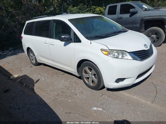 2011 TOYOTA SIENNA LE V6