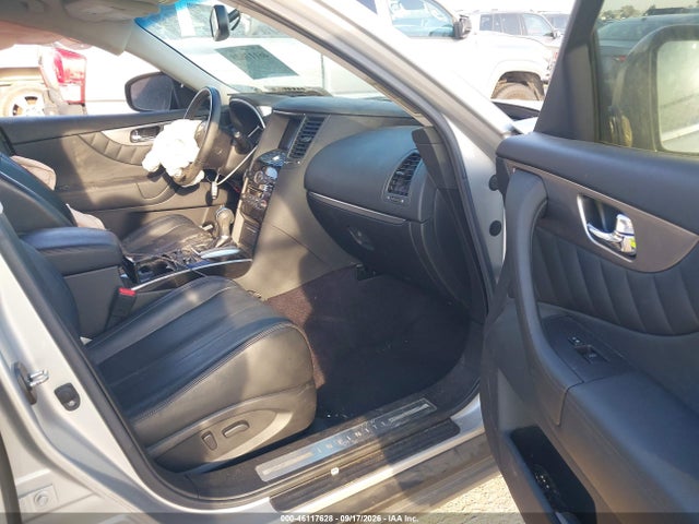 2017 INFINITI QX70 5