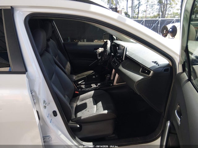 2022 TOYOTA COROLLA CROSS XLE 5