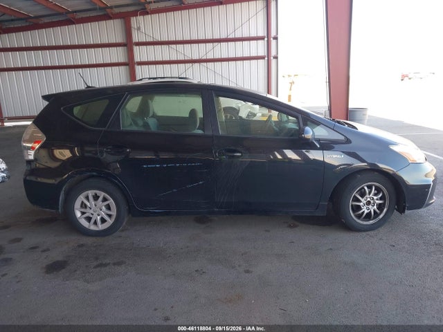 صورة 14 لـ 2013 Toyota PRIUS V THREE
