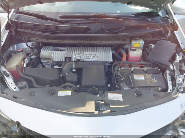 2017 TOYOTA PRIUS V THREE 10