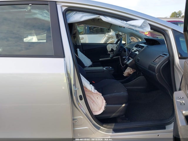 2017 TOYOTA PRIUS V THREE 5