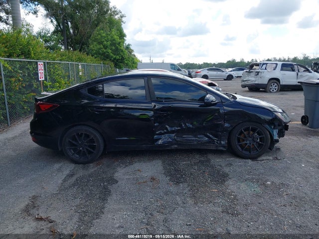 2019 HYUNDAI ELANTRA SE 14