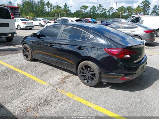 2019 HYUNDAI ELANTRA SE 3