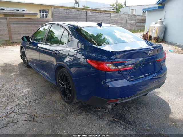 2019 TOYOTA CAMRY XLE 3