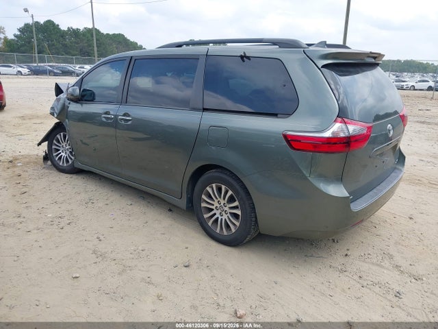 2020 TOYOTA SIENNA XLE 3