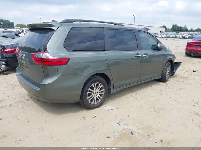 2020 TOYOTA SIENNA XLE 4