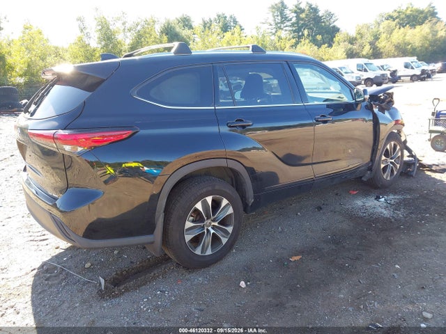 2021 TOYOTA HIGHLANDER XLE 4