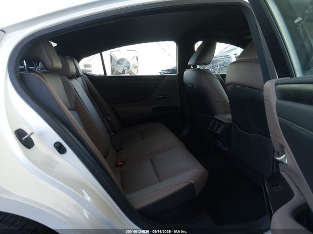 2025 LEXUS ES 300H 8