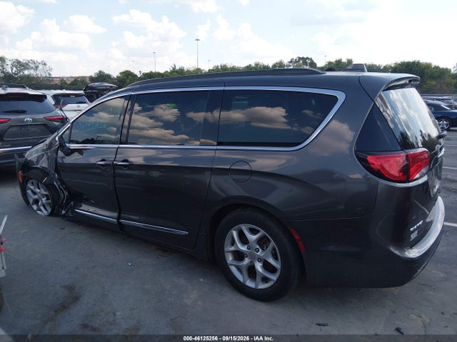 2017 CHRYSLER PACIFICA TOURING-L 14