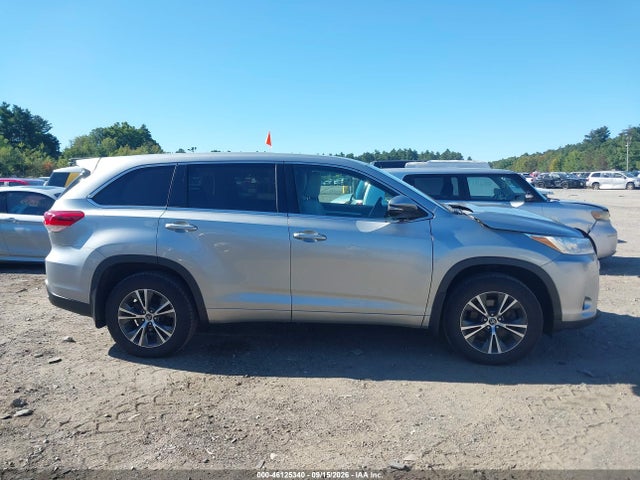 2017 TOYOTA HIGHLANDER LE 13