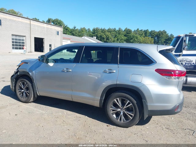 2017 TOYOTA HIGHLANDER LE 14