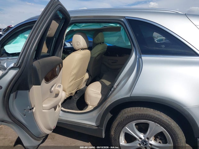 2018 MERCEDES-BENZ GLC 300 4MATIC 8
