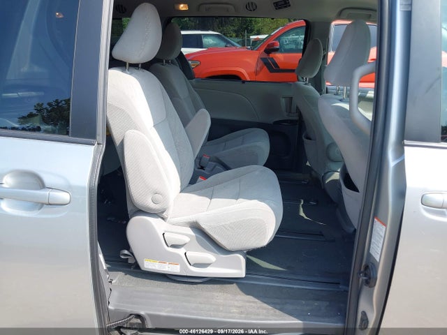 2019 TOYOTA SIENNA 8