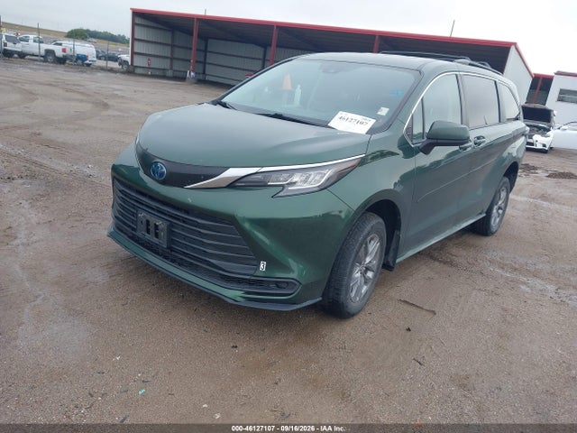 2023 TOYOTA SIENNA LE 2