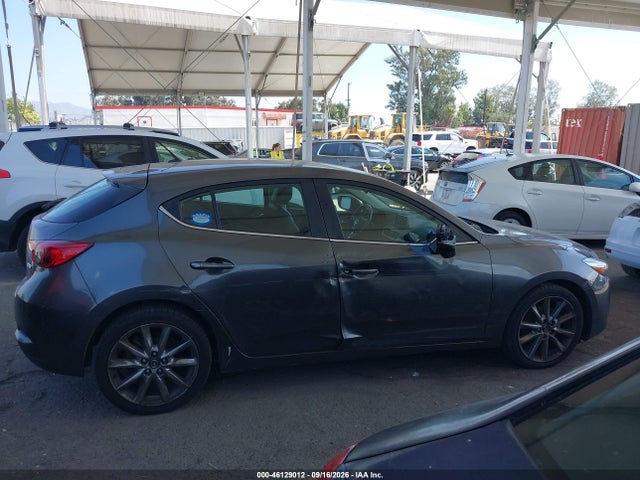 2018 MAZDA MAZDA3 TOURING 13