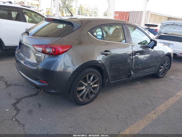 2018 MAZDA MAZDA3 TOURING 4