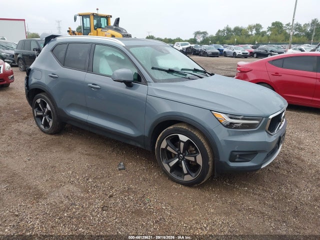 2020 VOLVO XC40 T5 MOMENTUM