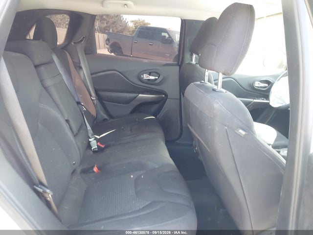 2019 JEEP CHEROKEE LATITUDE FWD 8