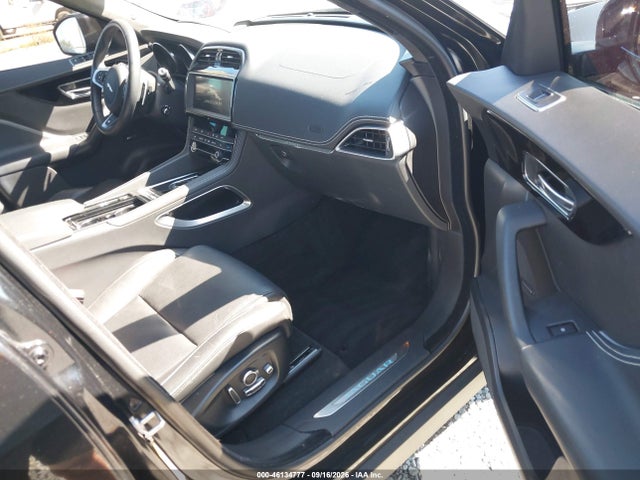 2019 JAGUAR F-PACE S 18
