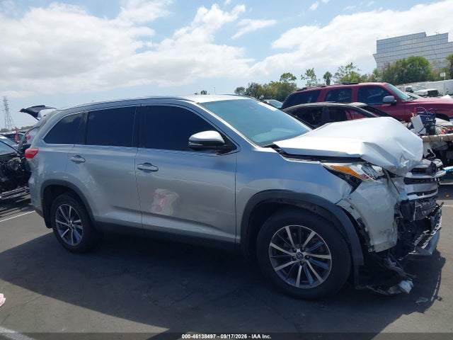 2019 TOYOTA HIGHLANDER XLE 13