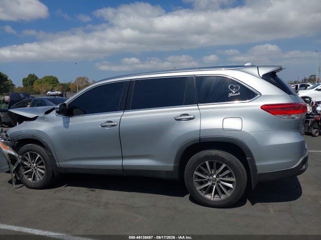 2019 TOYOTA HIGHLANDER XLE 14