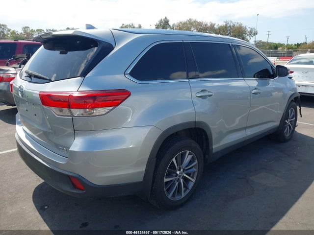 2019 TOYOTA HIGHLANDER XLE 4