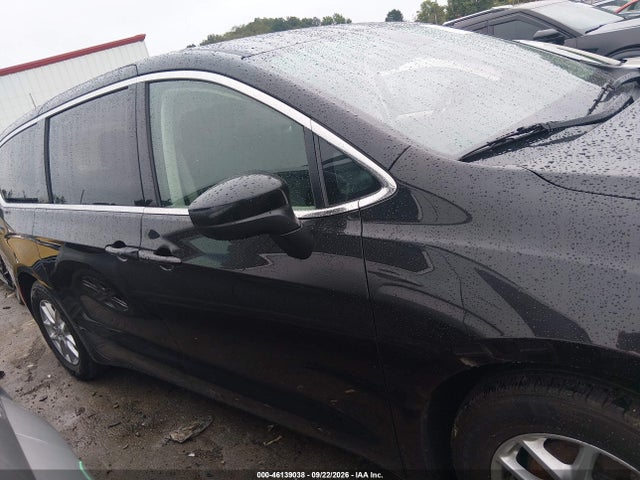 2023 CHRYSLER VOYAGER LX 13