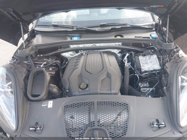 2026 PORSCHE MACAN T 10