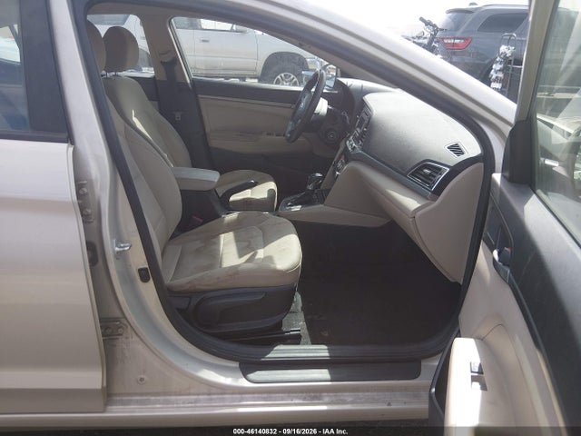 2017 HYUNDAI ELANTRA SE 5