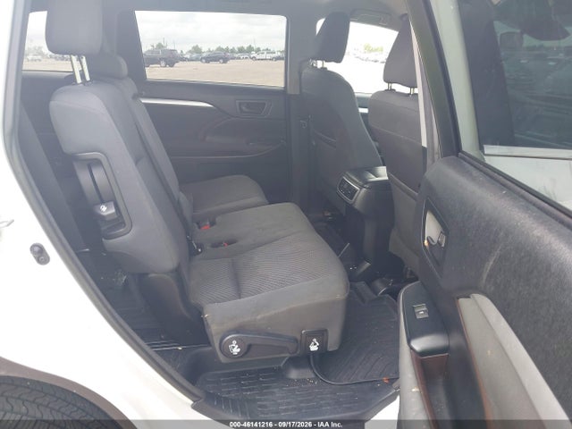 2018 TOYOTA HIGHLANDER LE 8
