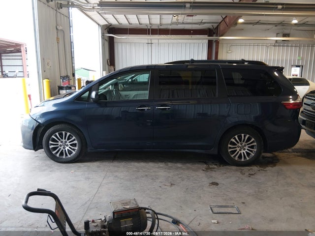 2019 TOYOTA SIENNA XLE 8 PASSENGER 14