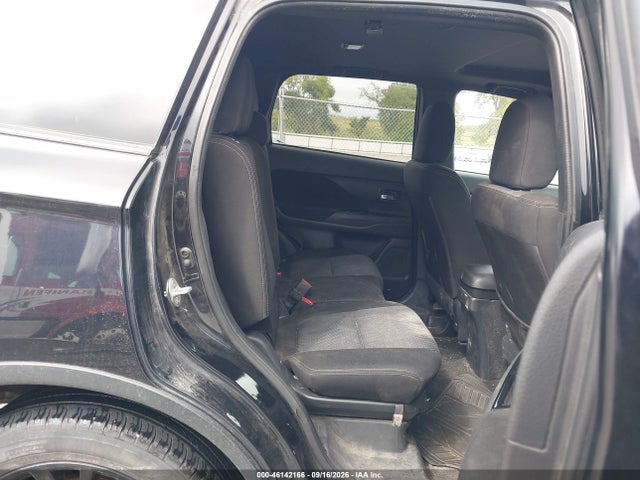 2018 MITSUBISHI OUTLANDER LE 8