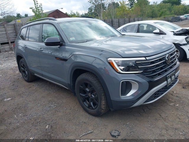 2024 Volkswagen Atlas 2.0T Peak Edition SE W/Technology