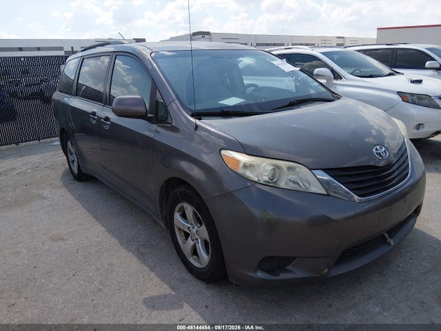2013 TOYOTA SIENNA LE V6 8 PASSENGER