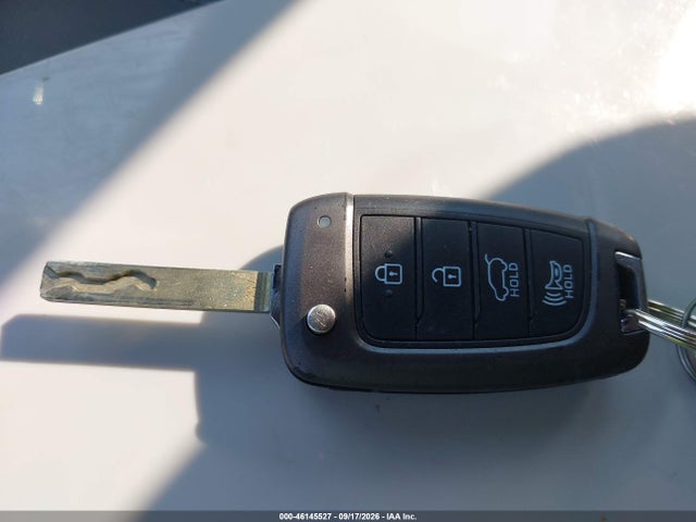 2019 HYUNDAI SANTA FE SE 11