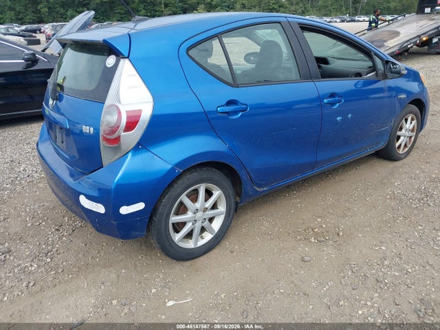 صورة 4 لـ 2014 Toyota PRIUS C FOUR