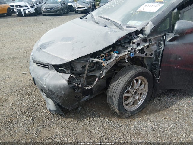 2017 TOYOTA PRIUS V TWO 6