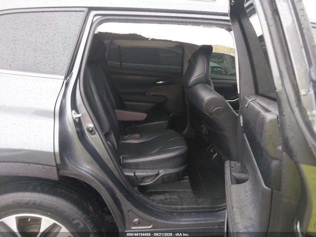 2020 TOYOTA HIGHLANDER XLE 8