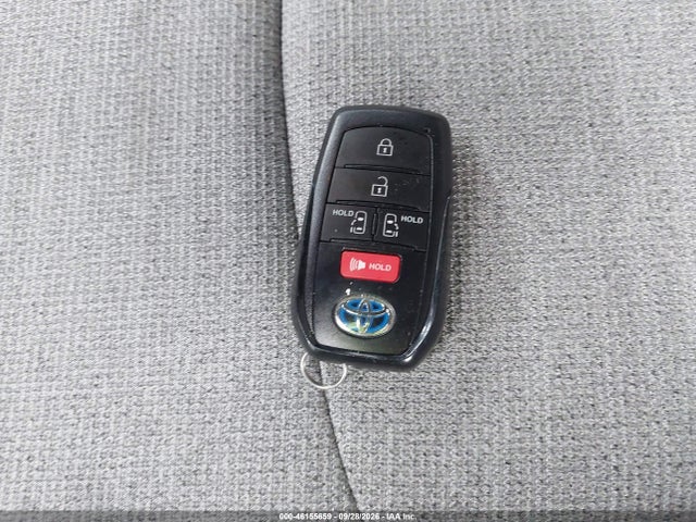 2025 TOYOTA SIENNA LE 11