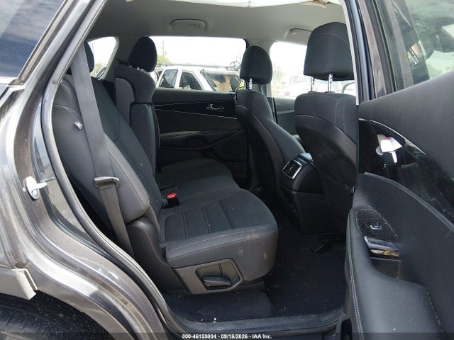 2017 KIA SORENTO 2.4L LX 8