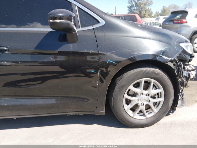 2021 CHRYSLER PACIFICA TOURING 22