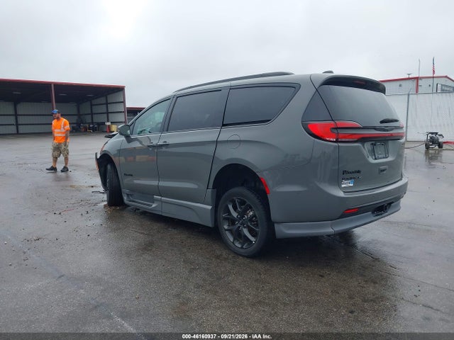 2021 CHRYSLER PACIFICA TOURING L 3