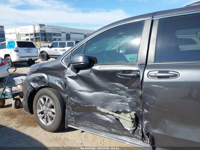 2025 TOYOTA SIENNA LE 6