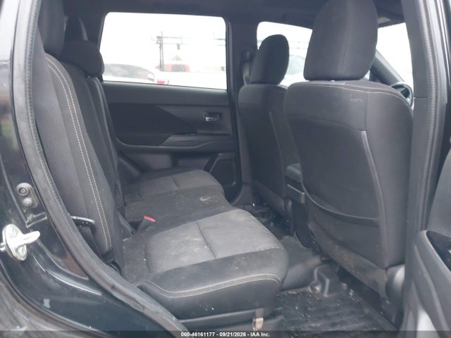 2018 MITSUBISHI OUTLANDER LE 8